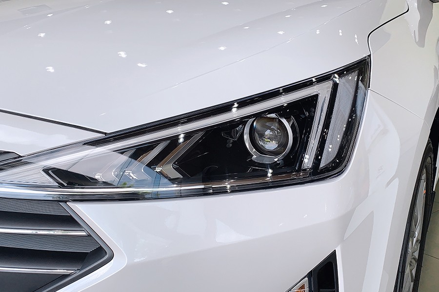 Cụm đèn trước LED